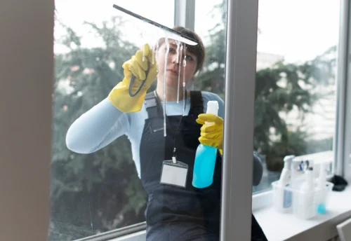 Nettoyage de vitres intérieures et extérieures à Étouvans